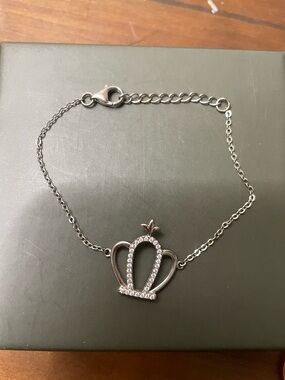 Crown “Queen” bracelet with genuine small diamonds